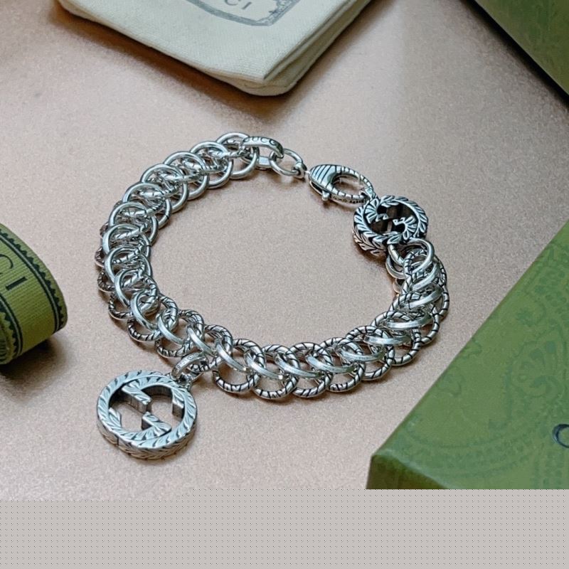 G*u*i bracelets